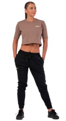 Nebbia Minimalist Logo Nebbia Crop Top 600 hnědý