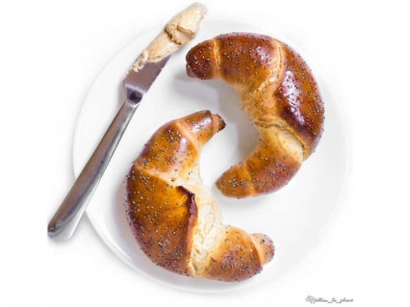 Zdravý loupák ze špaldové mouky. Můžu jíst pečivo i v dietě? Je lepší bílé nebo celozrnné pečivo? Zdravý loupák ze špaldové mouky. Můžu jíst pečivo i v dietě? Je lepší bílé nebo celozrnné pečivo?