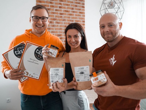 Proč jsou oříškové krémy Lucky Alvin nejlepší? Novinka a ocenění na světové soutěži Great Taste. Proč jsou oříškové krémy Lucky Alvin nejlepší? Novinka a ocenění na světové soutěži Great Taste.