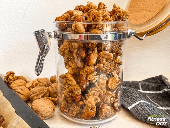 Domácí zdravá oříšková granola