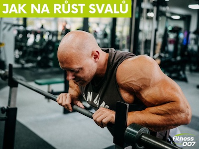 Jak rostou svaly? Co pomáhá na rychlejší růst svalové hmoty? Činky vs. Stroje