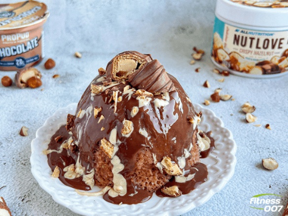 Proteinový mugcake s čokoládou a oříšky